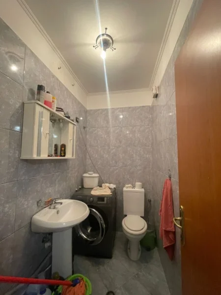 Tirane, shes apartament 3+1 Kati 3, 141 m² 250.000 € (mihal grameno)
