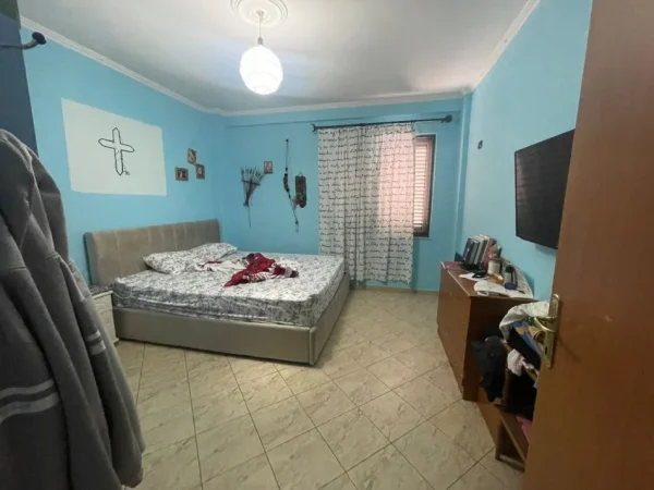 Tirane, shes apartament 3+1 Kati 3, 141 m² 250.000 € (mihal grameno)