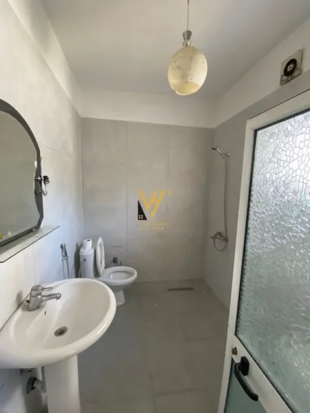 Tirane, jepet me qera apartament 2+1+Ballkon Kati 1, 95 m² 450 € (ALLIAS)