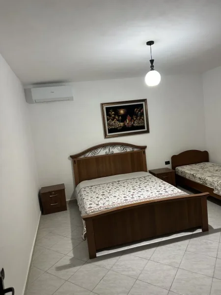 Tirane, jepet me qera apartament 1+1 Kati 1, 60 m² 480 € (Komuna e Parisit)