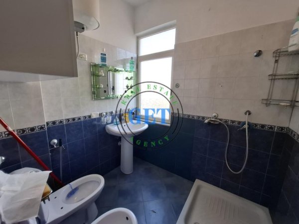 Durres, jepet me qera apartament 2+1+Ballkon Kati 2, 110 m² 500 € (Plazh)