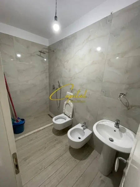 Tirane, shitet apartament 2+1+Ballkon Kati 1, 110 m² 143.000 € (FRESKU)
