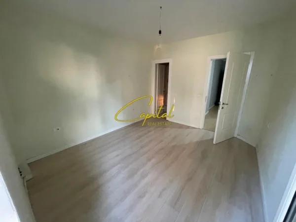 Tirane, shitet apartament 2+1+Ballkon Kati 1, 110 m² 143.000 € (FRESKU)