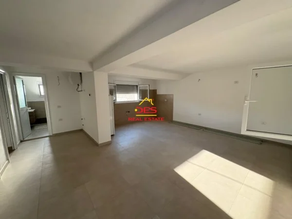 Vlore, shitet Vile Kati 2, 220 m² 170.000 € (Rruga Sokrat Leka)