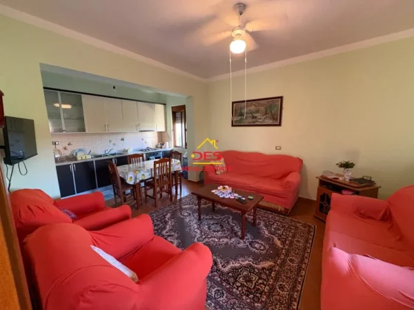 Vlore, shitet Vile Kati 2, 220 m² 170.000 € (Rruga Sokrat Leka)