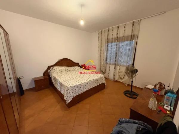 Vlore, shitet Vile Kati 2, 220 m² 170.000 € (Rruga Sokrat Leka)