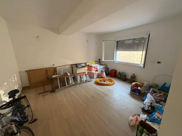 Vlore, shitet Vile Kati 2, 220 m² 170.000 € (Rruga Sokrat Leka)