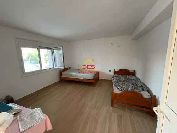 Vlore, shitet Vile Kati 2, 220 m² 170.000 € (Rruga Sokrat Leka)