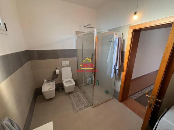 Vlore, shitet Vile Kati 2, 220 m² 170.000 € (Rruga Sokrat Leka)