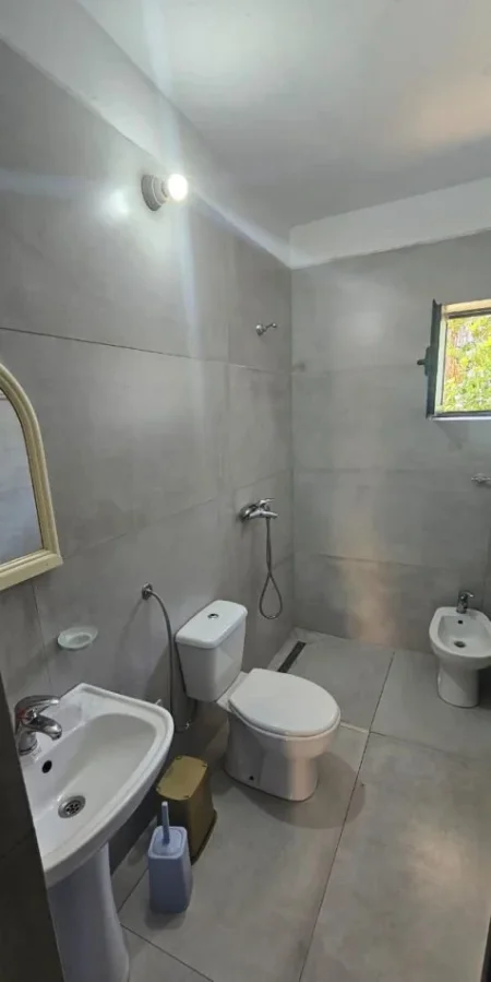 Tirane, jepet me qera apartament 1+1 Kati 1, 62 m² 550 € (RRUGA BABE REXHA)