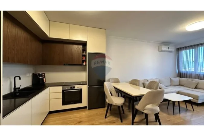 Tirane, jepet me qera apartament 2+1+Ballkon , 92 m² 650 € 
