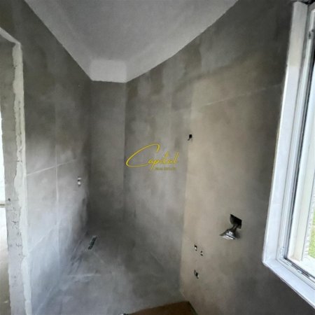 Tirane, shitet apartament 2+1+Ballkon Kati 1, 98 m² 100.000 € (FRESKU)