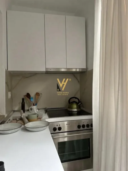 Tirane, jepet me qera apartament 1+1+Ballkon Kati 3, 45 m² 590 € (LIQENI ARTIFICIAL)