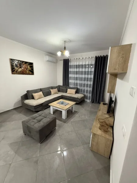 Tirane, jap me qera apartament 1+1+Ballkon Kati 3, 78 m² 550 € 