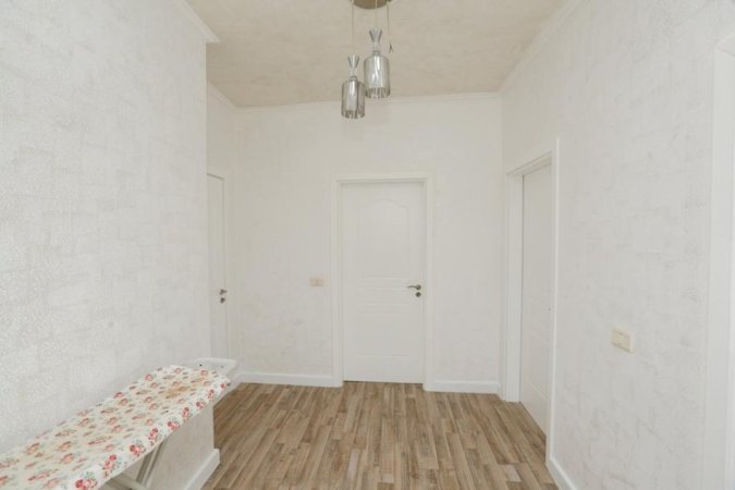 Tirane, jepet me qera apartament 3+1+Aneks+Ballkon , 157 m² (16 kateshi ngjitur me prokurorine e pergjithshme, rruga Konstandin Kristoforidhi)