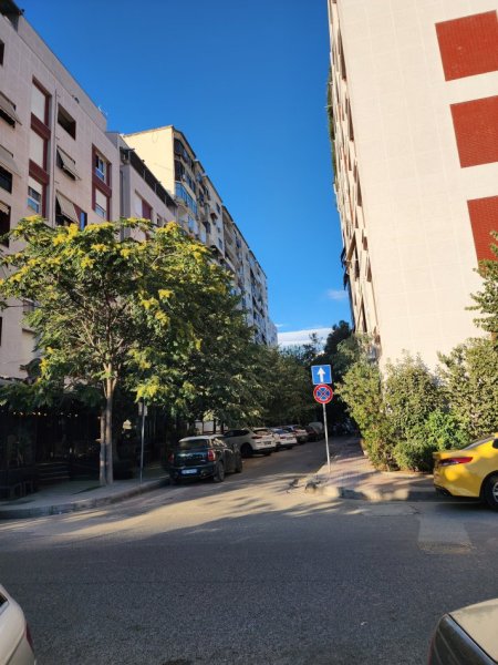 Shitet Ambient / Magazinë ( pas ish UET-së - bar Fame ) kat. -1 | Sip 319 m² 220.000€