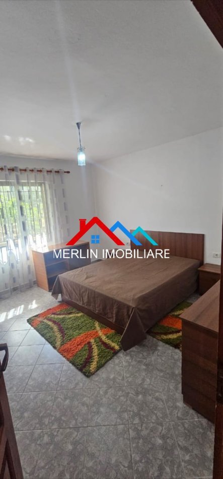 Tirane, jepet me qera apartament 1+1 Kati 1, 72 m² 550 € (ISH PARKU I AUTOBUZAVE)