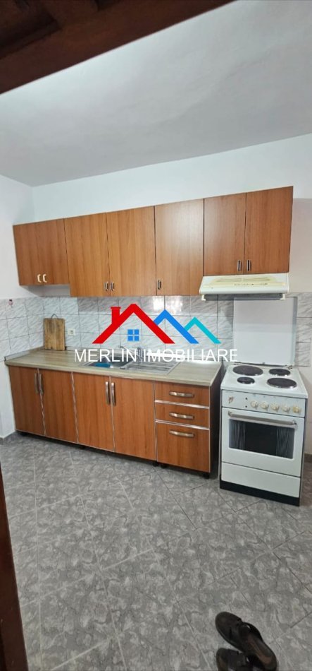 Tirane, jepet me qera apartament 1+1 Kati 1, 72 m² 550 € (ISH PARKU I AUTOBUZAVE)