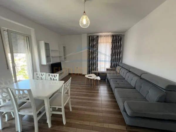 Tirane, jepet me qera apartament 2+1+Ballkon Kati 9, 85 m² 500 € (Alidemi mangalemi)