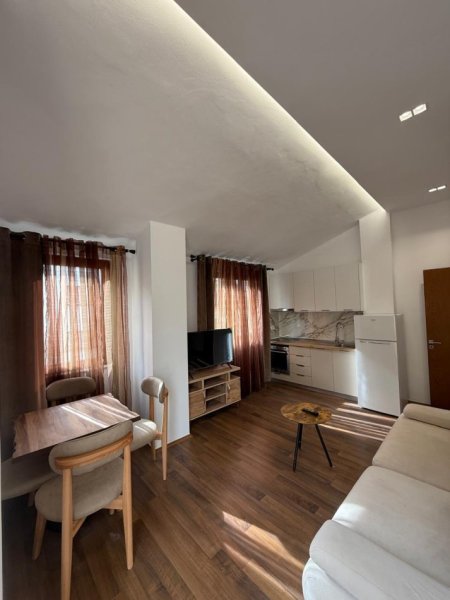 Tirane, jepet me qera apartament 1+1 Kati 7, 60 m² 480 € (Supermarket Aldi, Fondacioni Eleonor)