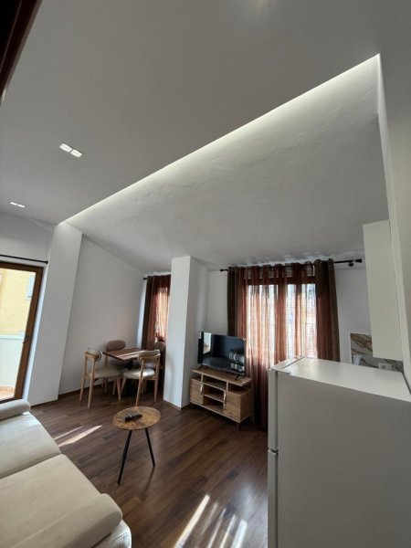 Tirane, jepet me qera apartament 1+1 Kati 7, 60 m² 480 € (Supermarket Aldi, Fondacioni Eleonor)