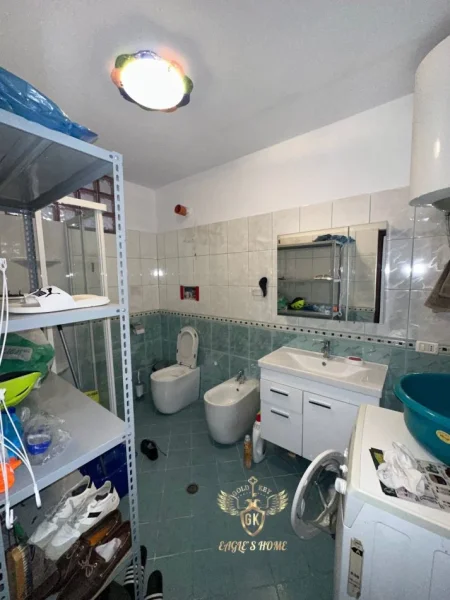 Durres, shes apartament 2+1+Ballkon Kati 1, (MUNDESI NDARJE OSE SHFRYTZIM PER KLINIKA ,LAB ETJ)
