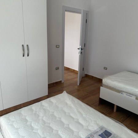 Tirane, jepet me qera apartament 3+1+Ballkon Kati 3, 95 m² 700 € (BRRYL)