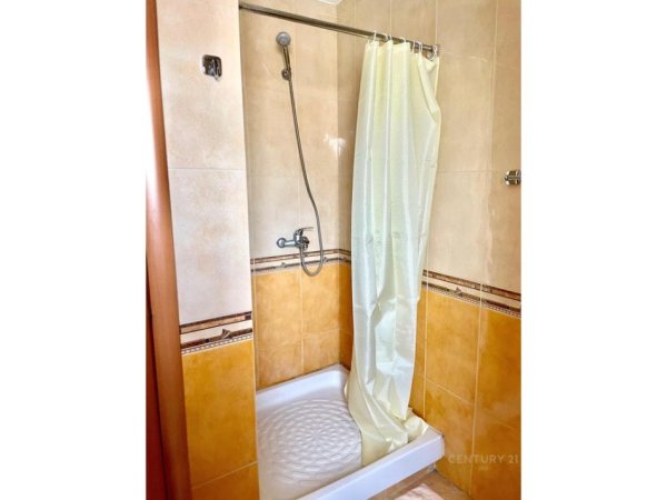 Tirane, jepet me qera apartament 1+1 Kati 9, 56 m² 500 € (Prane 9-Kateshit)