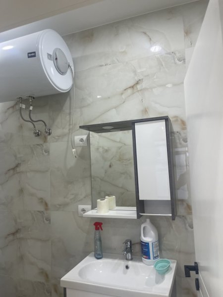 Zyre/dyqan me qera