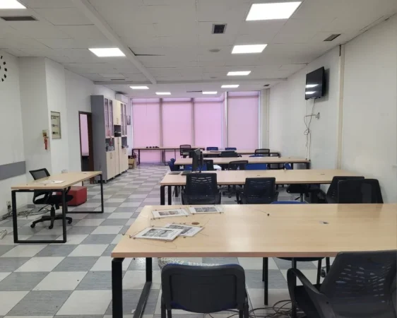 Tirane, jepet me qera zyre Kati 2, 186 m² 1.200 € (Te ish Ekspozita)