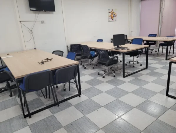 Tirane, jepet me qera zyre Kati 2, 186 m² 1.200 € (Te ish Ekspozita)