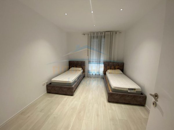 Tirane, jepet me qera apartament 2+1 Kati 4, 96 m² 700 € (Oxhaku)