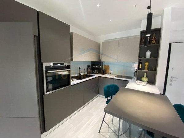 Tirane, jepet me qera apartament 2+1 Kati 4, 96 m² 700 € (Oxhaku)