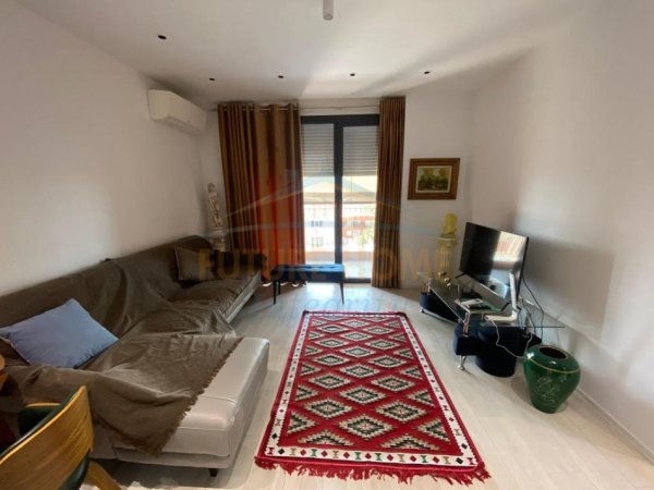 Tirane, jepet me qera apartament 2+1 Kati 4, 96 m² 700 € (Oxhaku)