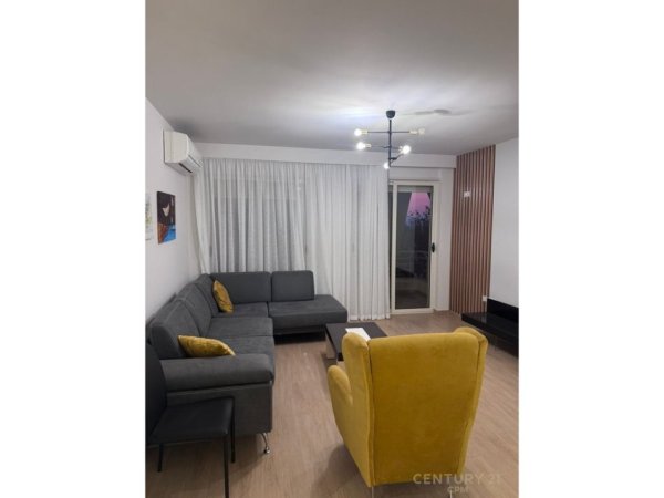 Tirane, jepet me qera apartament 3+1+Aneks+Ballkon Kati 1, 122 m² 900 € (Tek Liqeni i Thate)