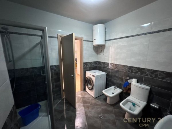 Tirane, jepet me qera apartament 3+1+Aneks+Ballkon Kati 1, 122 m² 900 € (Tek Liqeni i Thate)