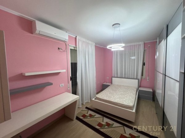 Tirane, jepet me qera apartament 3+1+Aneks+Ballkon Kati 1, 122 m² 900 € (Tek Liqeni i Thate)
