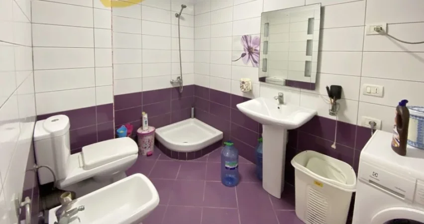 Tirane, jepet me qera apartament 2+1+Ballkon Kati 8, 114 m² 550 € (Perball bar oslo,)