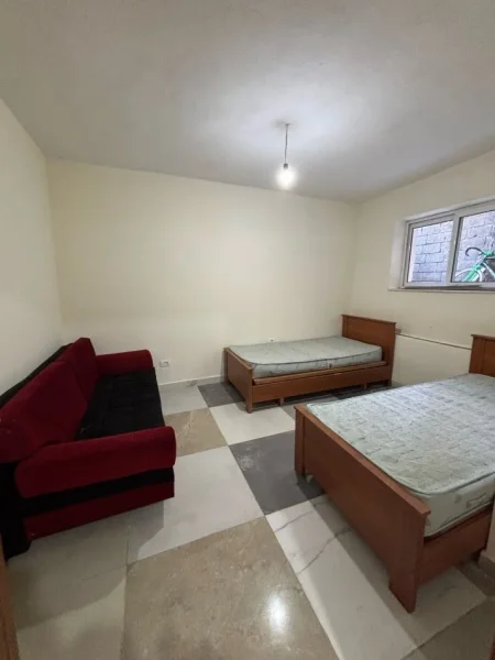 Tirane, jepet me qera shtepi 1+1 Kati 1, 60 m² 480 € 