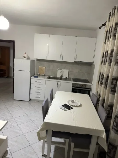 Tirane, jepet me qera shtepi 1+1 Kati -1, 60 m² 480 € (Kristal Center (VR005))