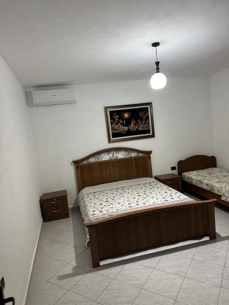 Tirane, jepet me qera shtepi 1+1 Kati -1, 60 m² 480 € (Kristal Center (VR005))
