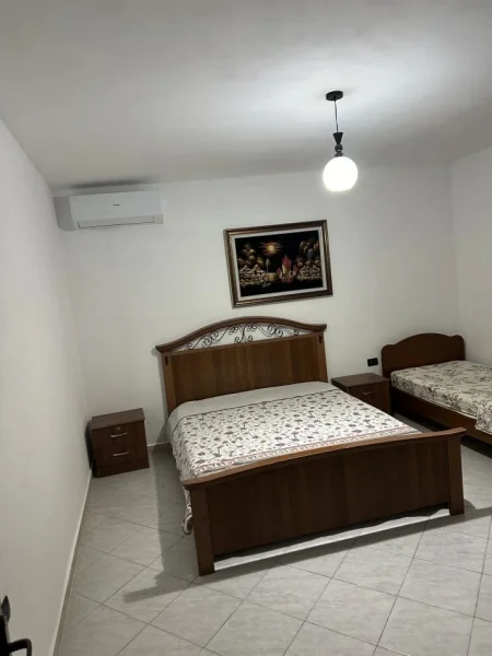 Tirane, jepet me qera shtepi 1+1 Kati -1, 60 m² 480 € (Kristal Center (VR005))