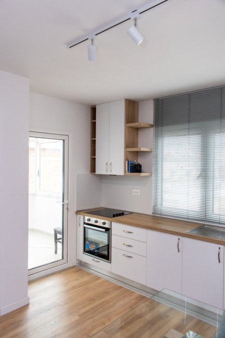 Tirane, jepet me qera apartament 1+1+Ballkon Kati 4, 65 m² 650 € (Rruga Mine Peza)