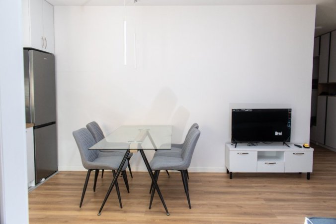 Tirane, jepet me qera apartament 1+1+Ballkon Kati 4, 65 m² 650 € (Rruga Mine Peza)