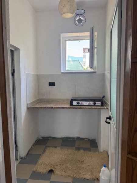 Tirane, jepet me qera apartament 2+1 Kati 1, 95 m² 450 € 