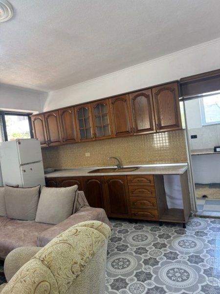 Tirane, jepet me qera apartament 2+1 Kati 1, 95 m² 450 € 