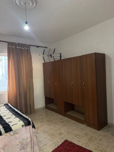Tirane, jepet me qera apartament 2+1 Kati 1, 95 m² 450 € 
