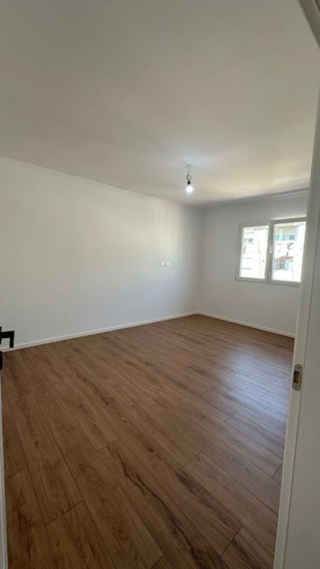 Tirane, shitet apartament 2+1+Ballkon Kati 4, 73 m² 129.000 € (Pediatria, Rruga Xhanfize Keko)