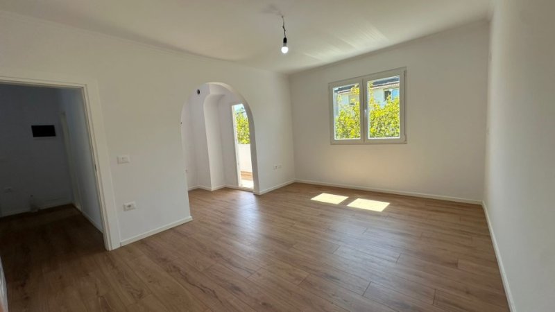 Tirane, shitet apartament 2+1+Ballkon Kati 4, 73 m² 129.000 € (Pediatria, Rruga Xhanfize Keko)