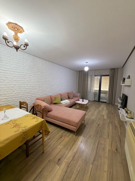 Tirane, jepet me qera apartament 2+1+2Ballkone Kati 6, 120 m² 550 € (Yzberisht)